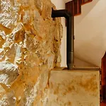 דירה Maisonette With Wood Stove And Natural Garden